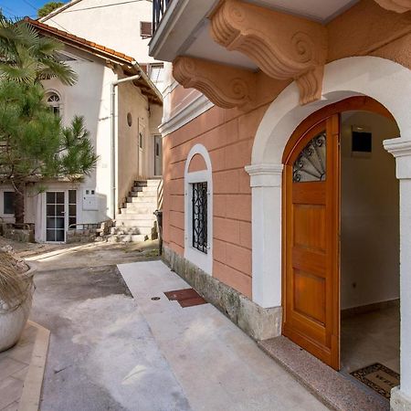 Beautiful Apartment House On The Seaside Ika Bagian luar foto