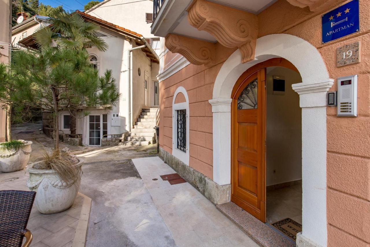 Beautiful Apartment House On The Seaside Ika Bagian luar foto