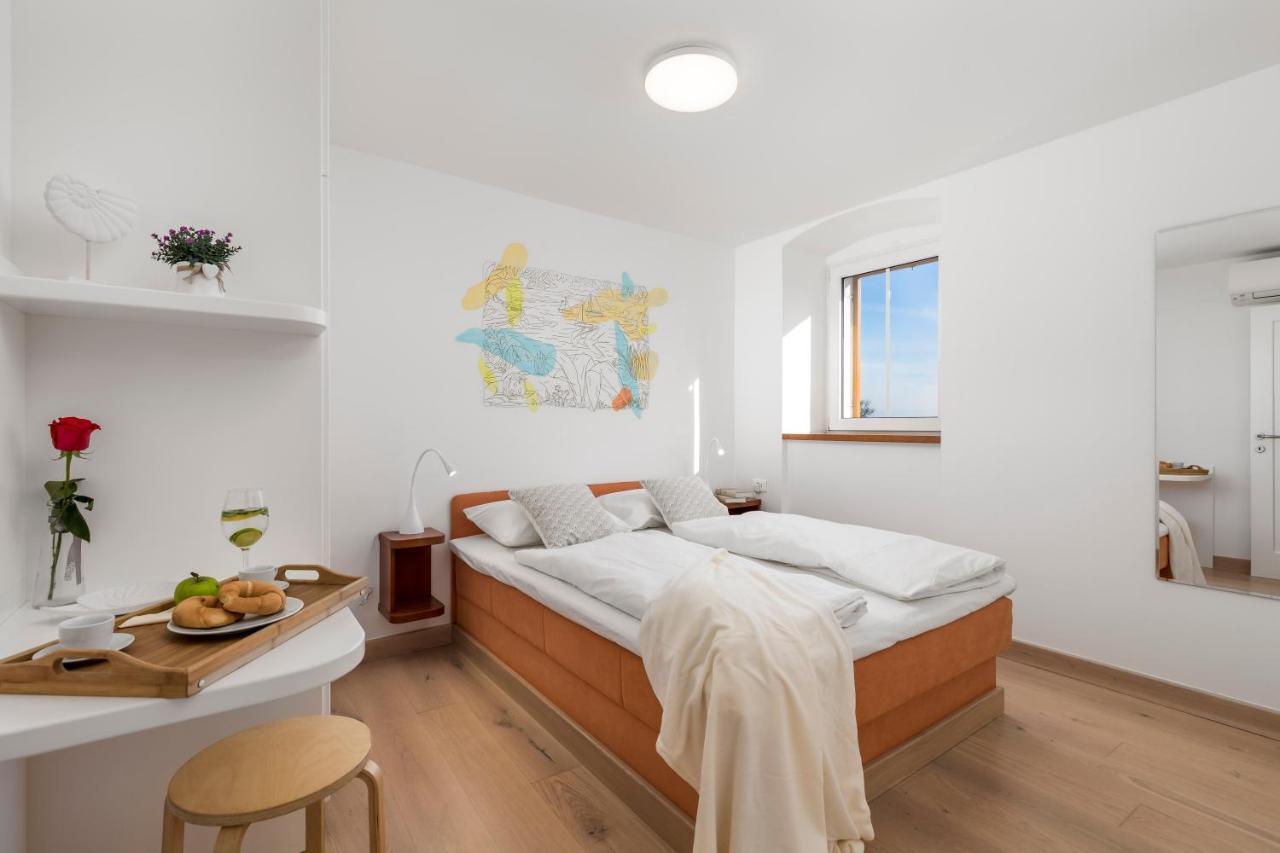 Beautiful Apartment House On The Seaside Ika Bagian luar foto