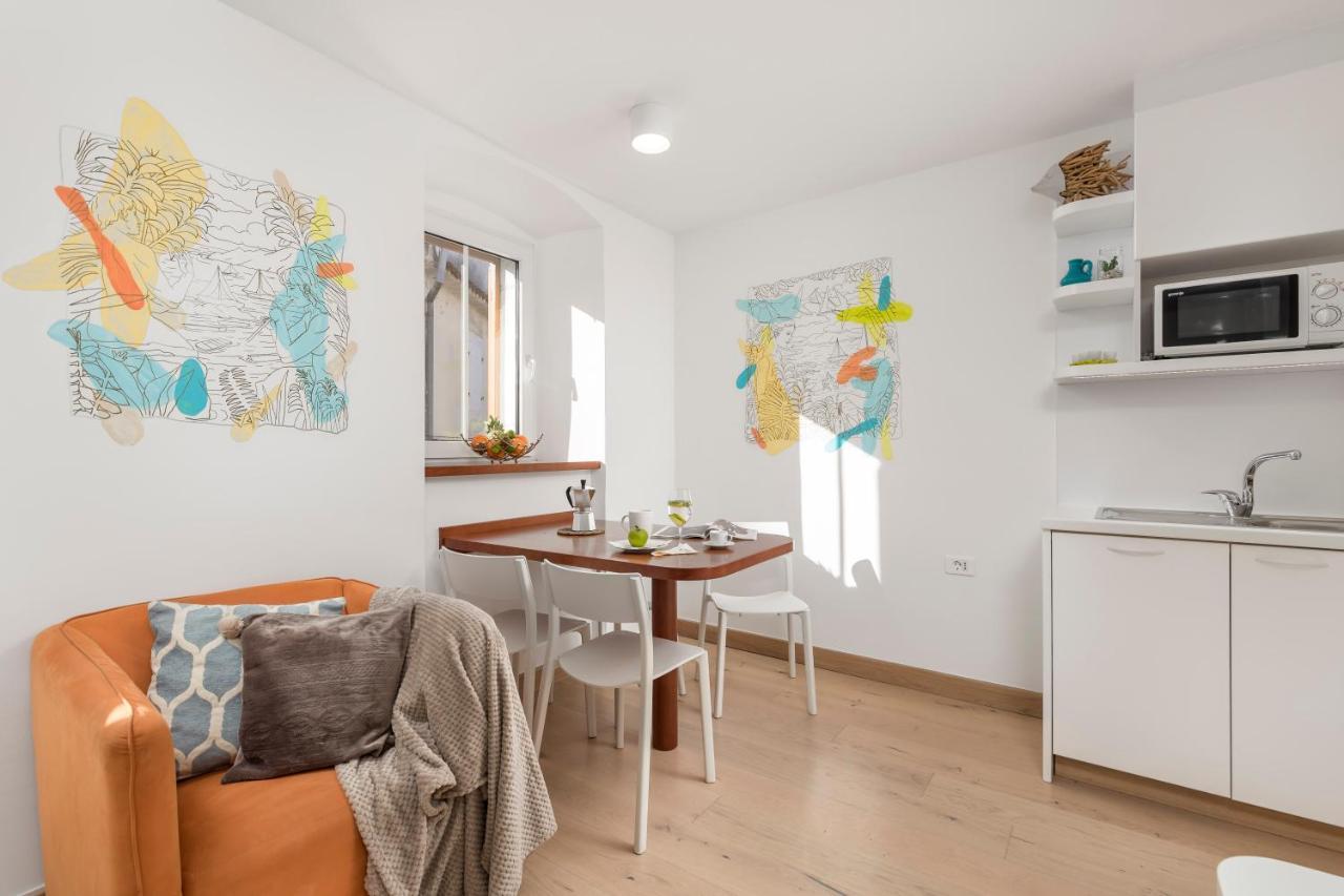 Beautiful Apartment House On The Seaside Ika Bagian luar foto