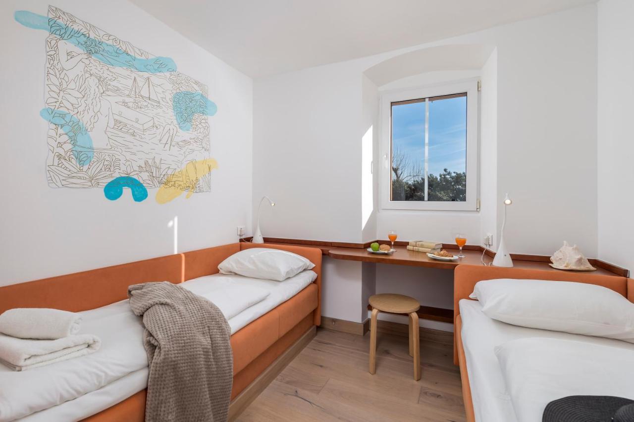 Beautiful Apartment House On The Seaside Ika Bagian luar foto