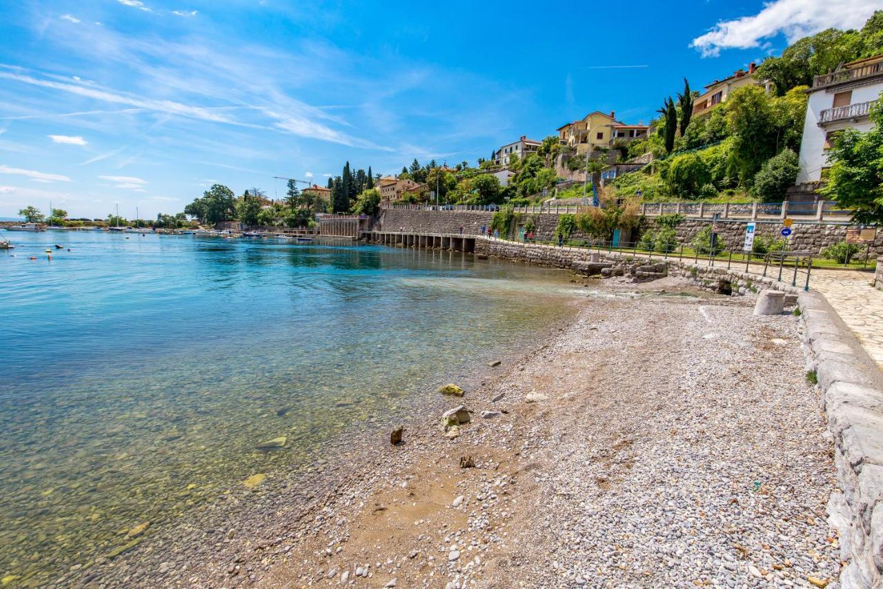 Beautiful Apartment House On The Seaside Ika Bagian luar foto